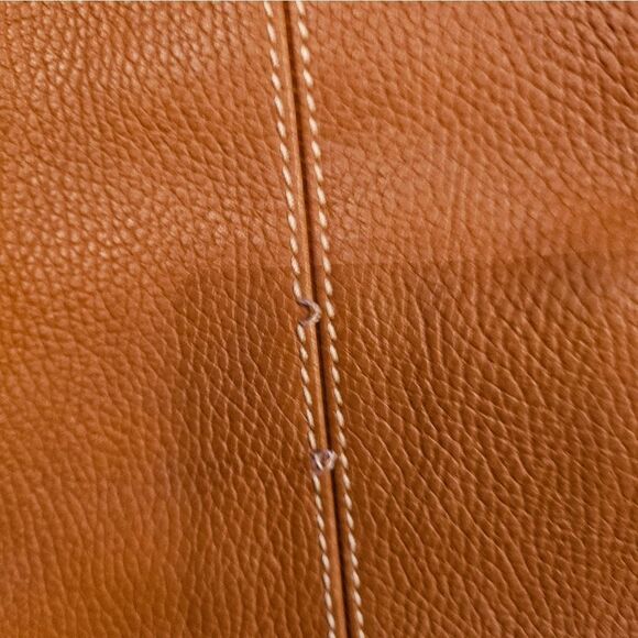 Dooney and Bourke tan pebbled leather bag. - Picture 4 of 10